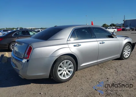 2013 Chrysler 300C z USA, uszkodzony, nr VIN 2C3CCAEGXDH621266